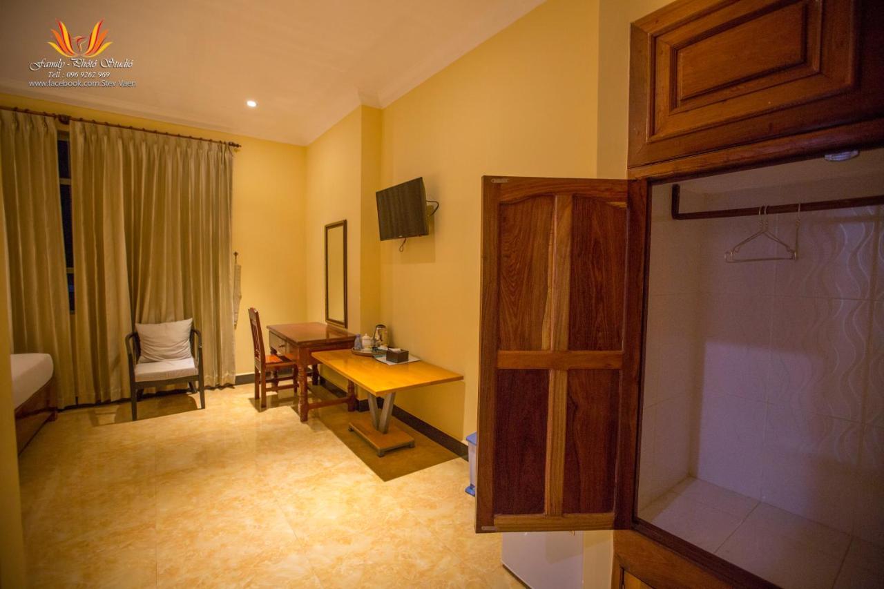 Jasmine Hotel& Sky Bar Battambang Exterior photo